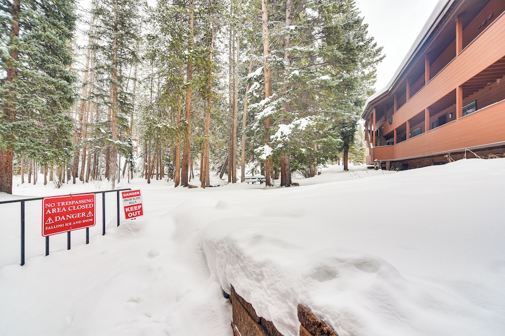 Walk to Winter Park Resort: Condo w/ Hot Tub!
