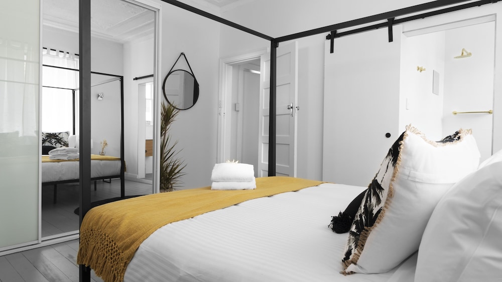 Beach Cottage in Bondi view 2