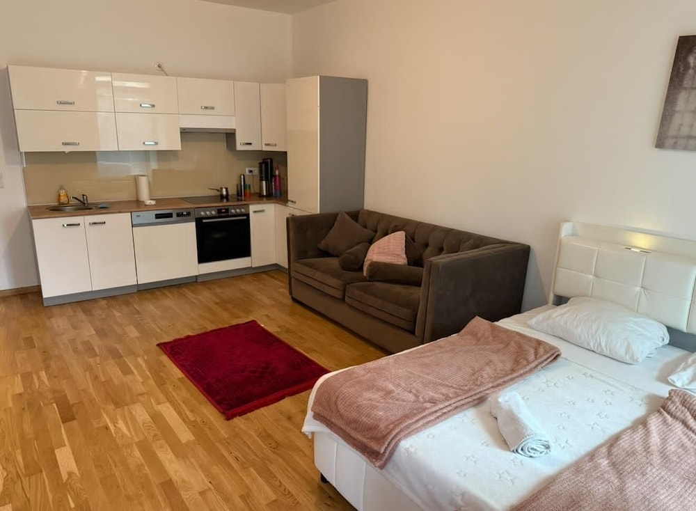 Comfort 1BR Studio Near Matzleinsdorfer