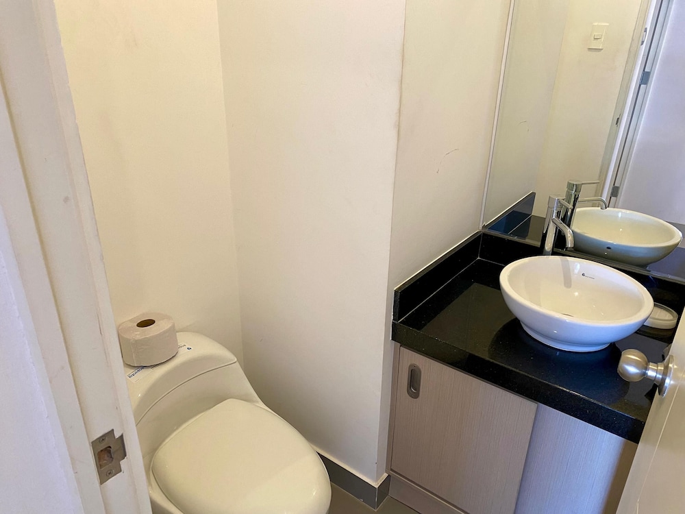Apartment with Pool, Gym & A/C (507)