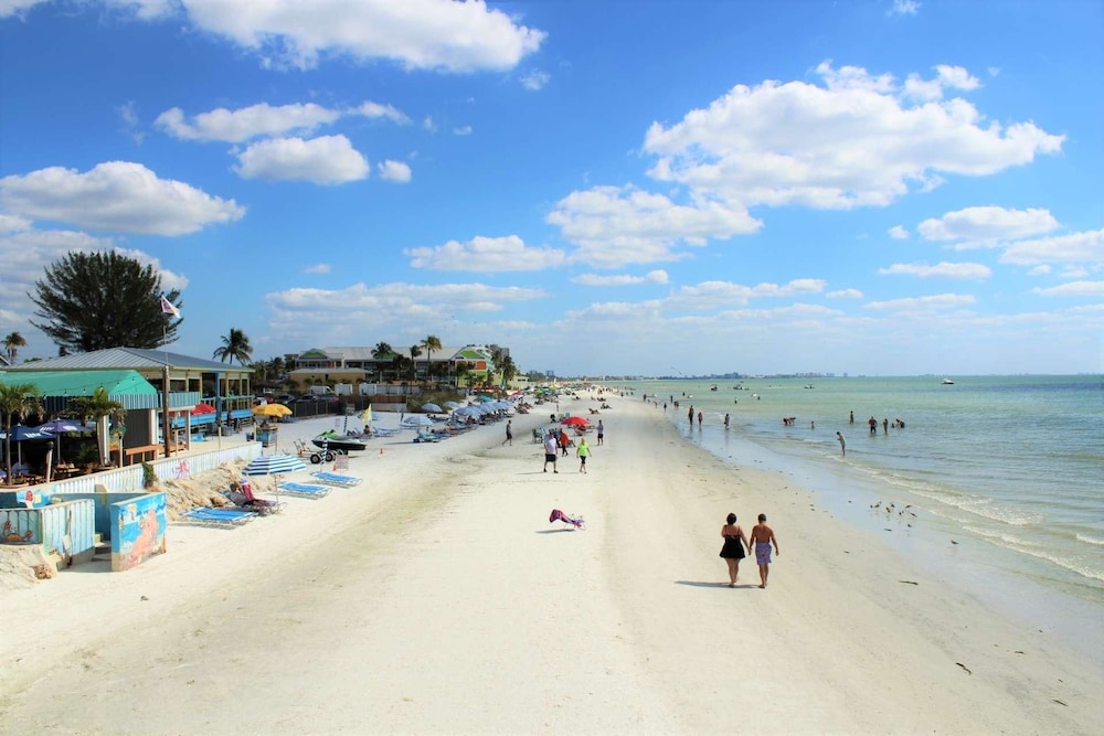 Hibiscus Pointe 124