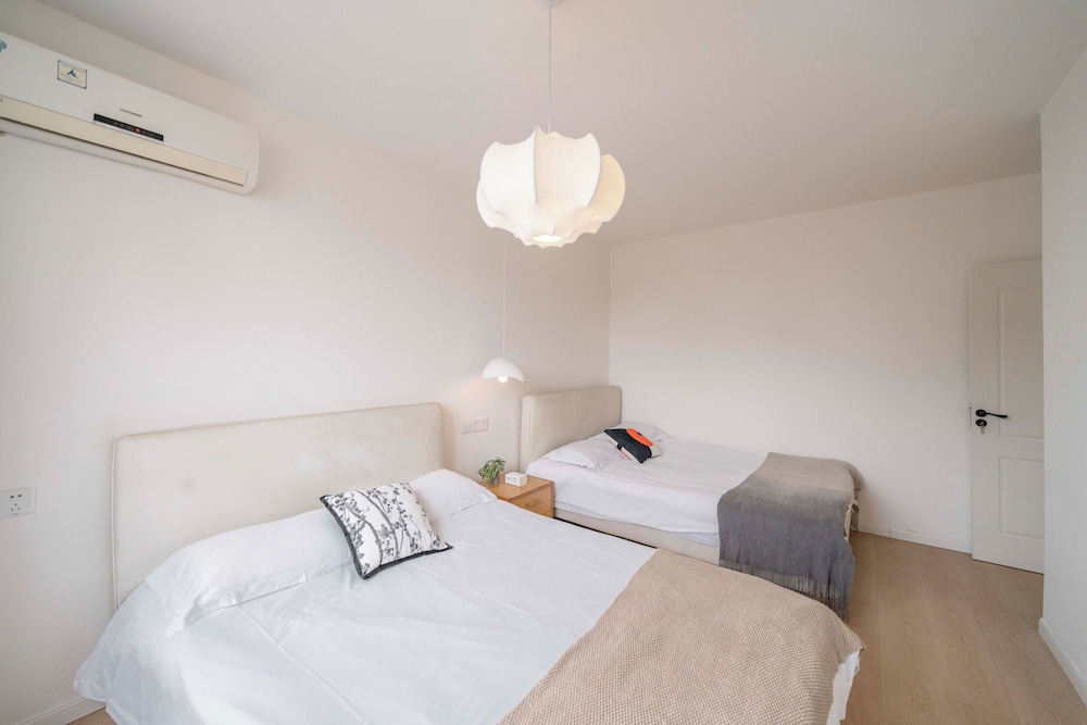Book and Bed-Lujiabang