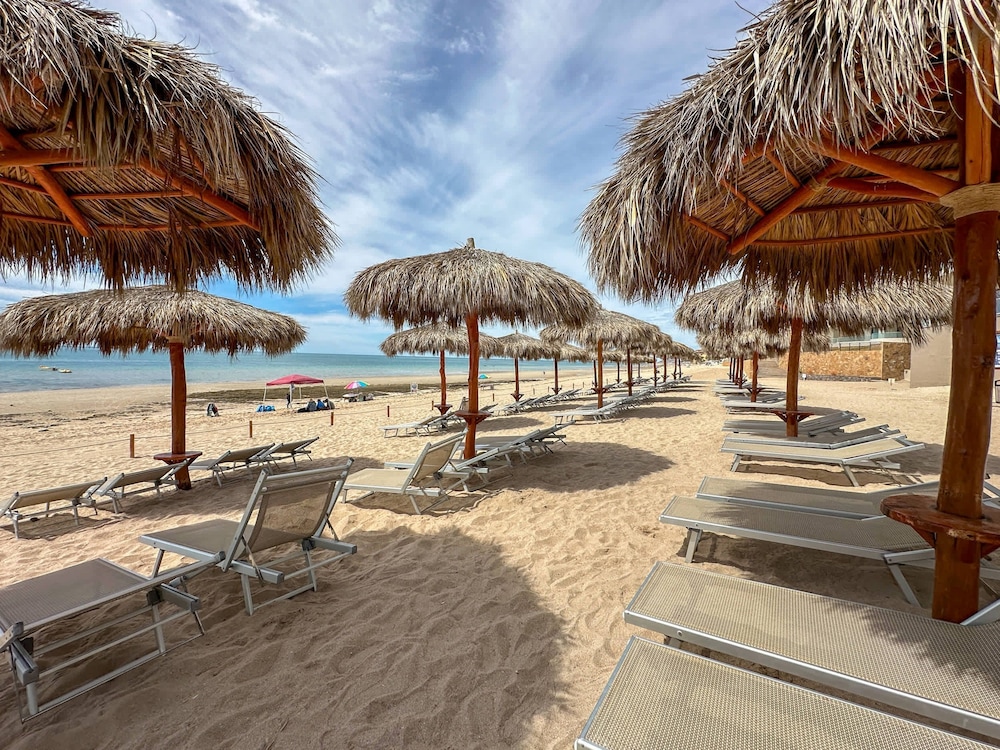Oceanfront Vibes Iconic Beachside Getaway