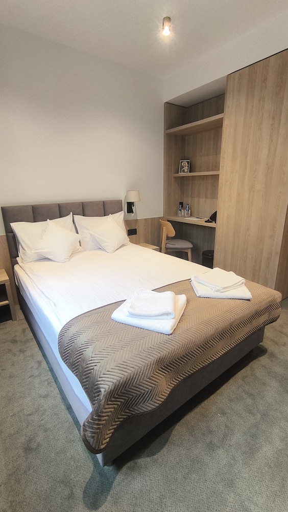 Dom Nazaret - Close to Airport 24h