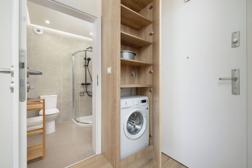 Szymony Apartment by Renters Prestige