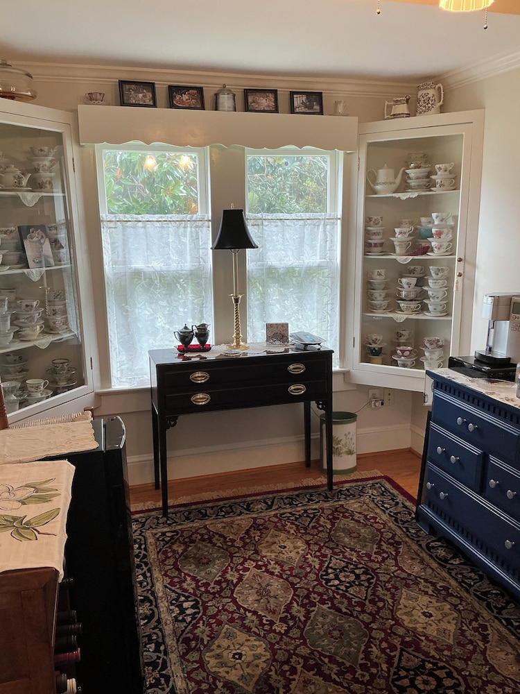 Magnolia House Bed & Breakfast