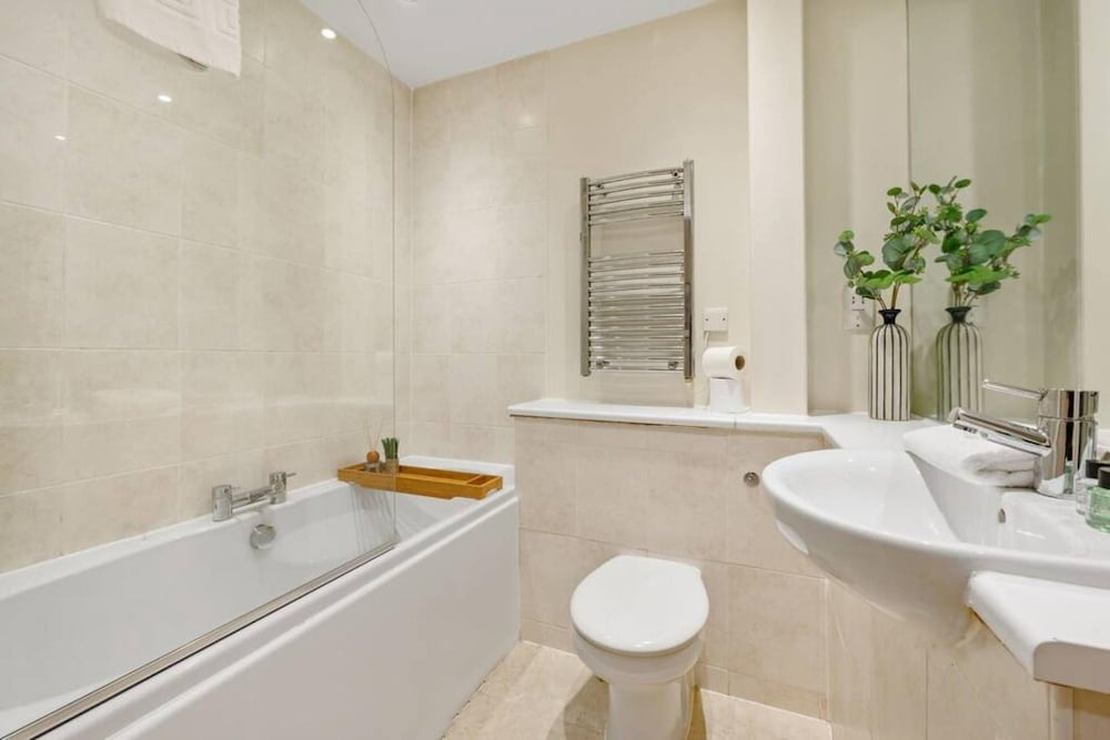 Host Apartments Queen Square Apartment