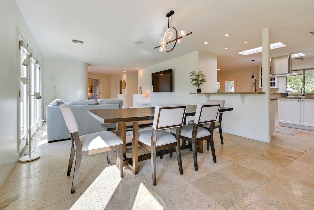 Private Paradise Valley Oasis: Hot Tub, Large Yard