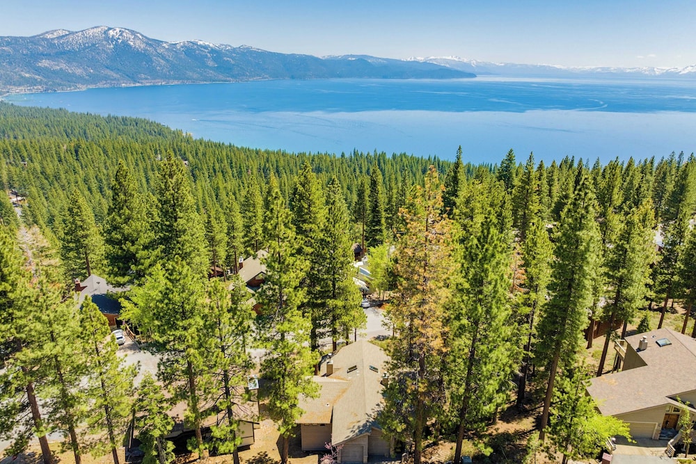 Crystal View by Avantstay Al Fresco Dining w/ View of Lake Tahoe + Crystal Bay