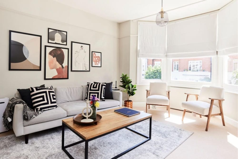 The Lambeth Arms - Prestigious 3bdr Flat