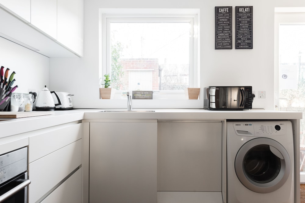 The Jericho Escape - Comfortable & Modern 4BDR in Jericho