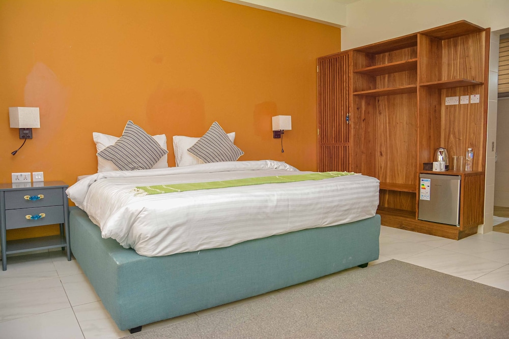 Best Western Jangwani Sea Breeze Hotel