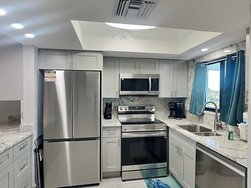 Seaside 4 by Distinctive Beach Rentals
