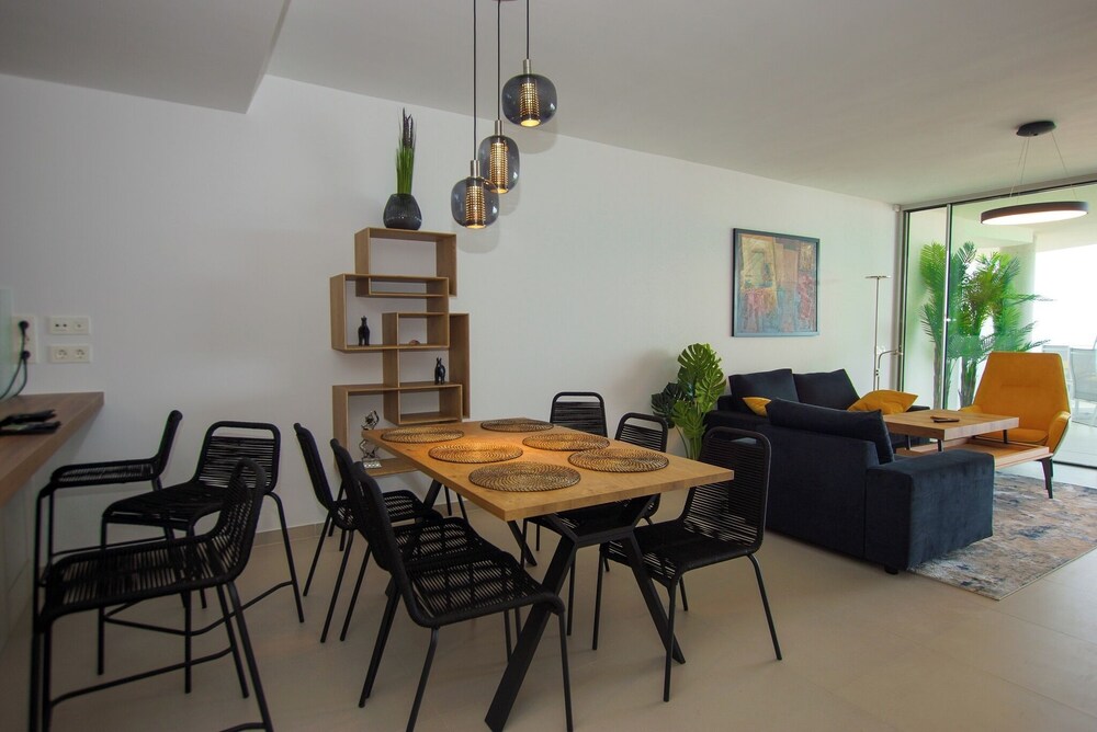 Apartment Sleeps 4 With Gym & Spa