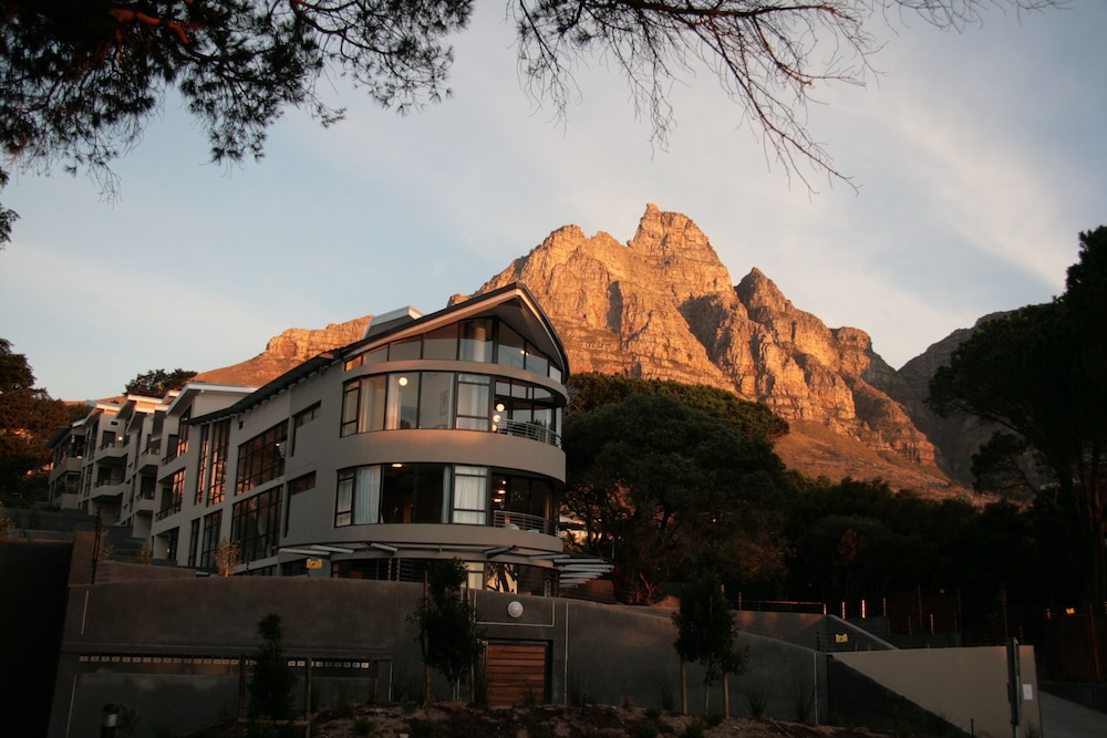 Cosy Studio in Camps Bay view 3