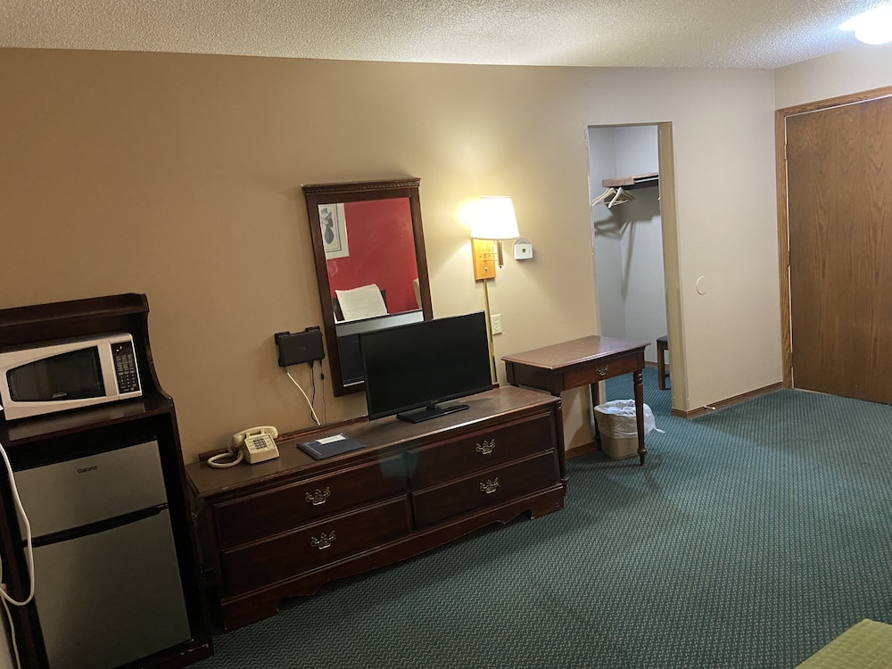Colonial Inn Dyersville