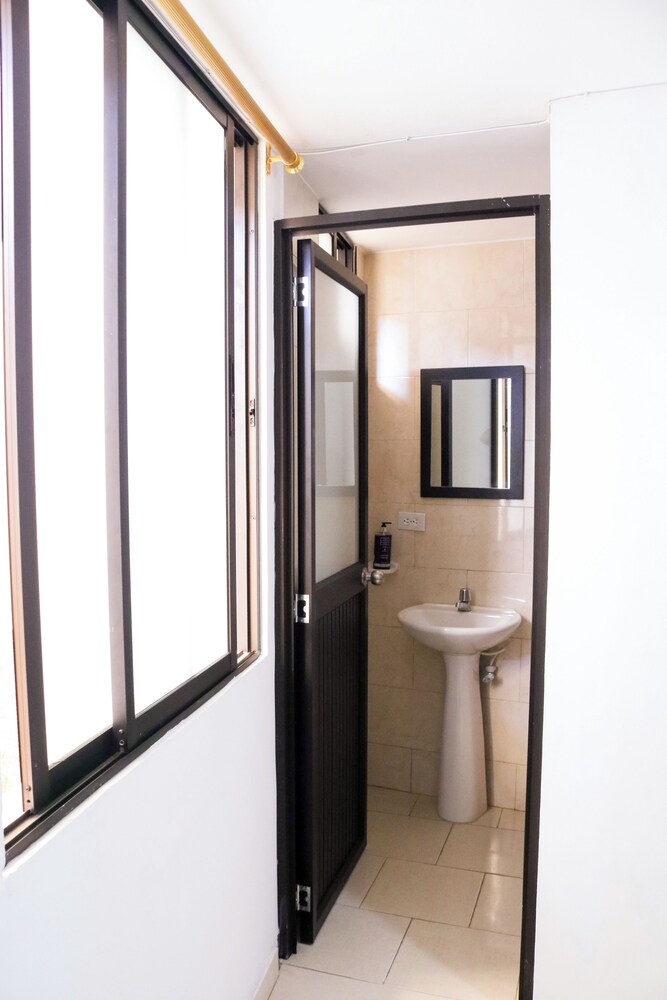 Hostal CaliView Inn
