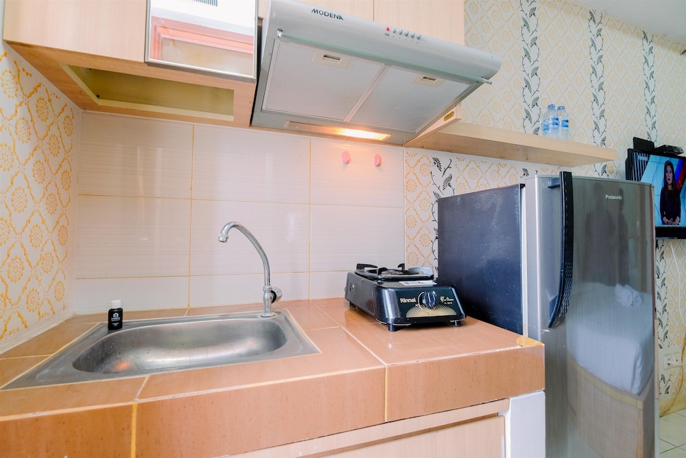 Good Deal And Homey Studio At Margonda Residence 4 Apartment, Depok - 11