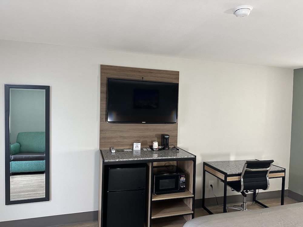 Monroe Vacations - Quality Inn - Property Image 33