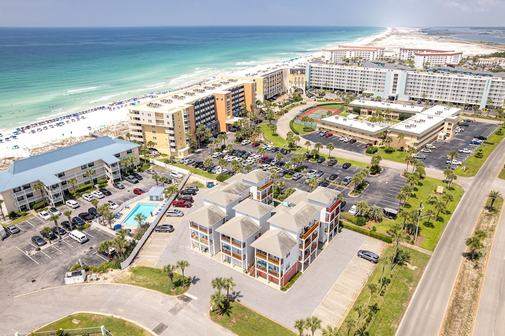 Sunset Cottage 1c 2 Bedroom Condo by RedAwning