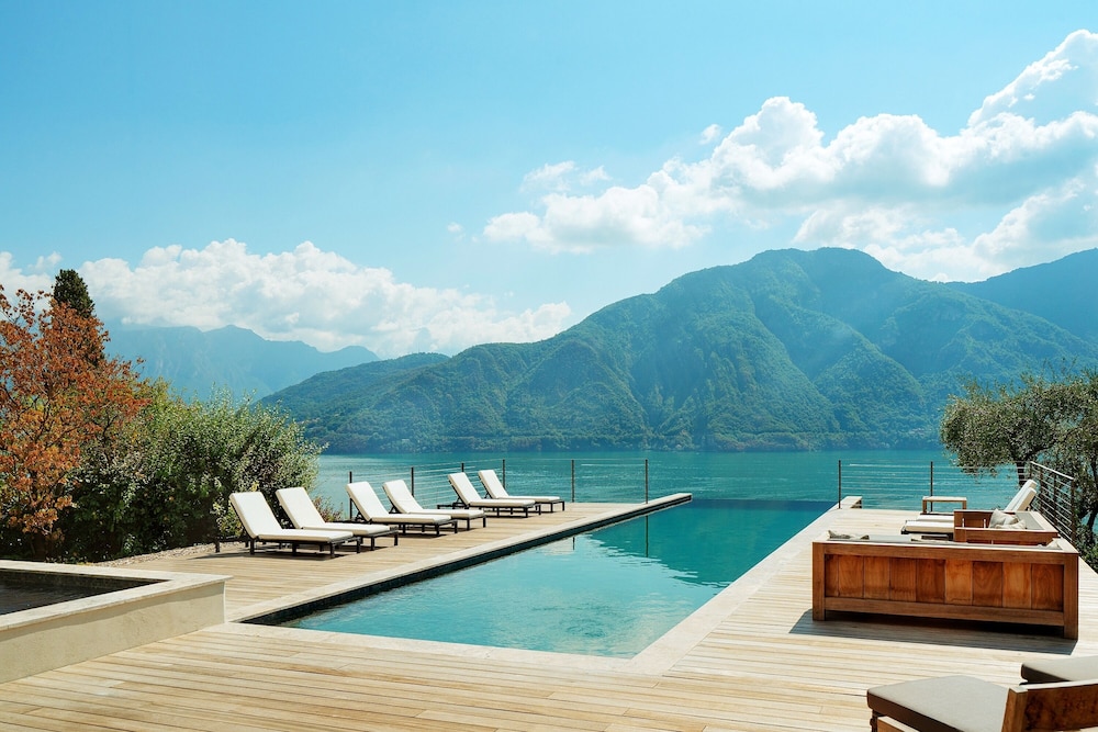 Carefree Retreat With Panoramic Views of Lake Como
