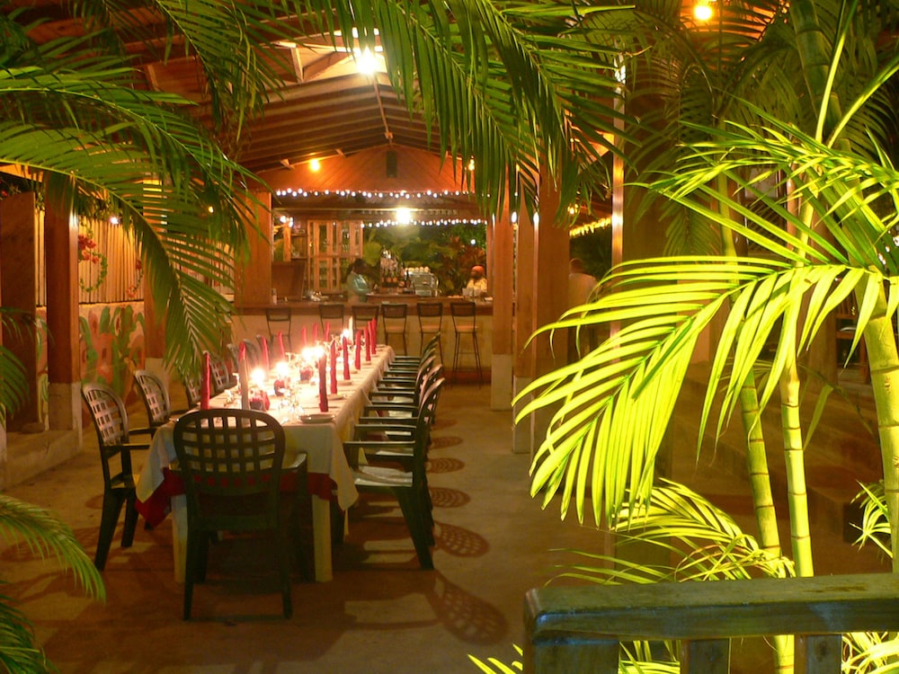 Sunrise Club Hotel Restaurant & Bar