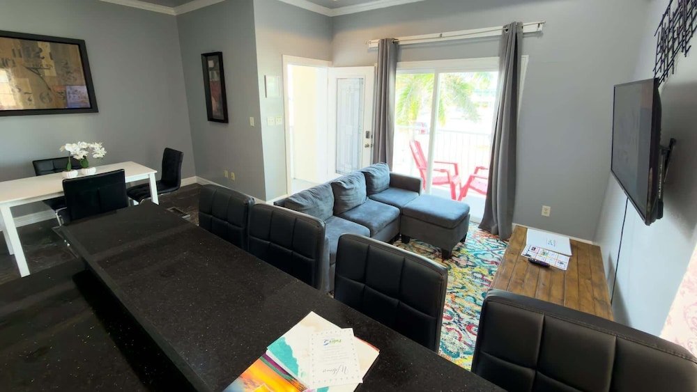 100 Steps To Beach Great Value Pool 2 Bedroom Apts