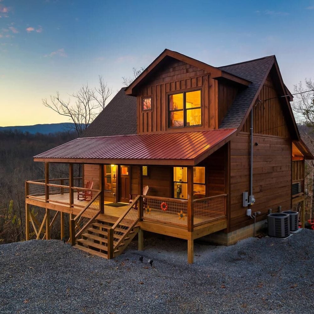Sunrise Ridge 3br 3b Home w Fireplace Gameroom view 3