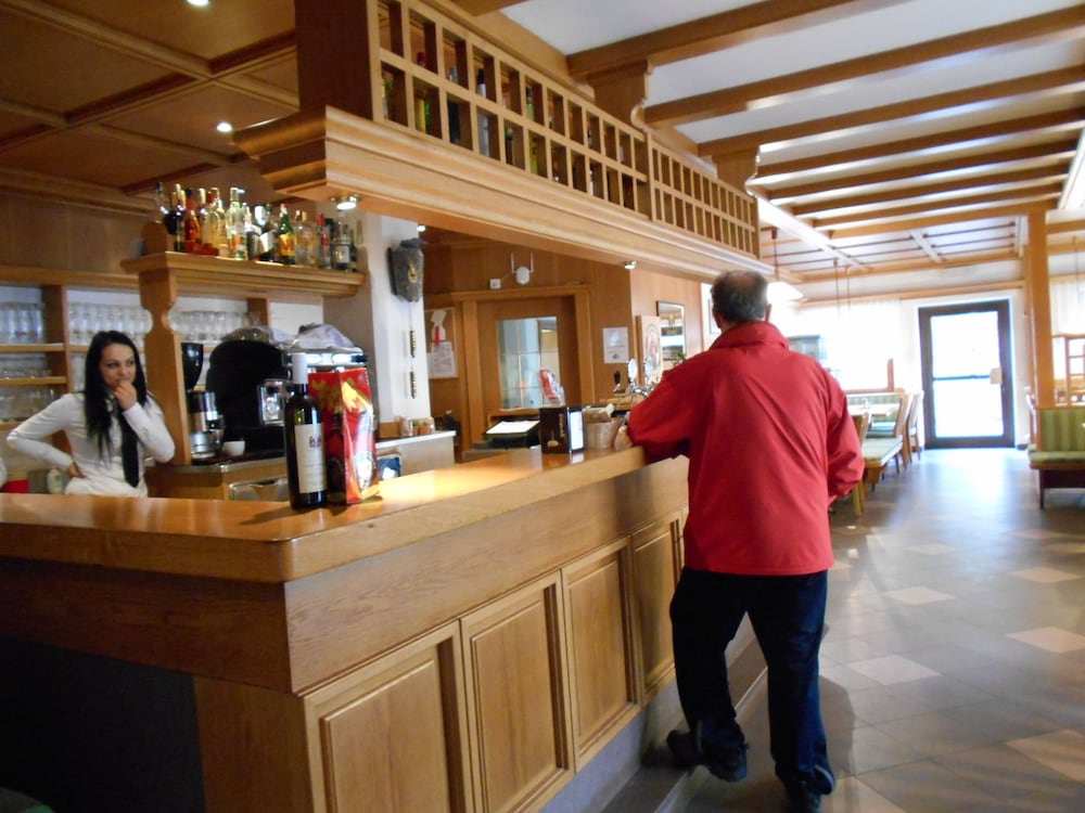 Hotel & Camping Gisser