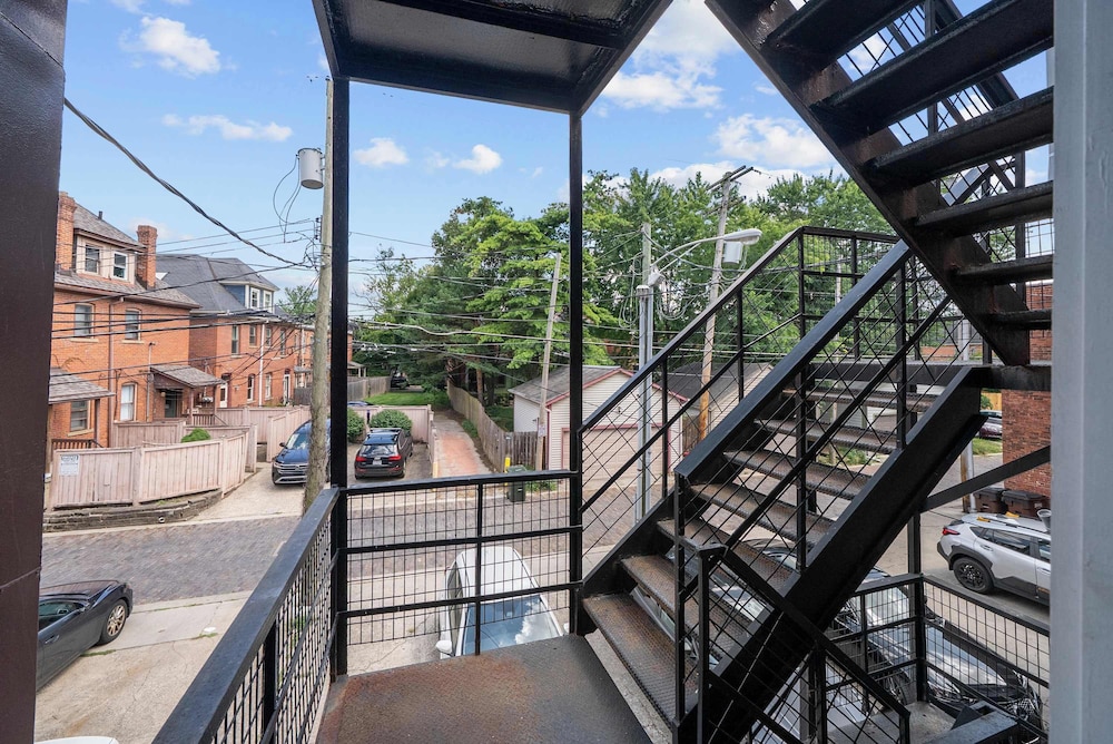Short North Lounge Stay for 2