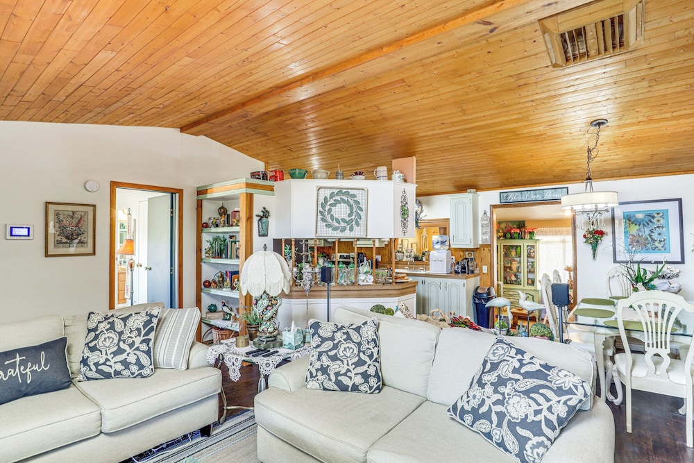 Quiet Dolan Springs Home w/ Patio, Mountain Views!