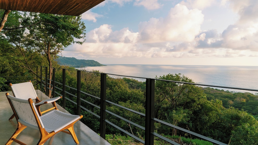 Seataya Oceanview Luxury Villas