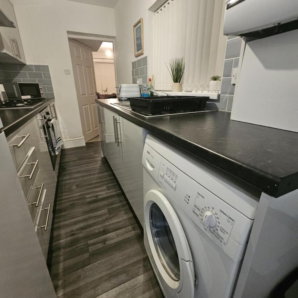 Charming Newcastle Home With Garden, Perfect for Families & Contractors