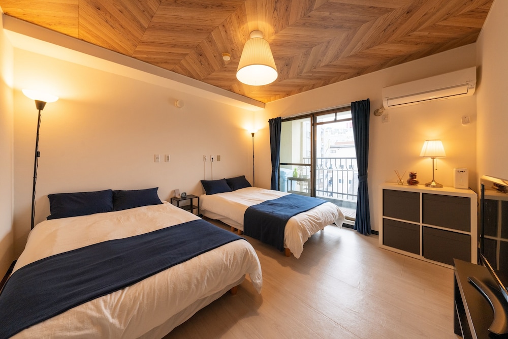 Namba West 5 connecting room