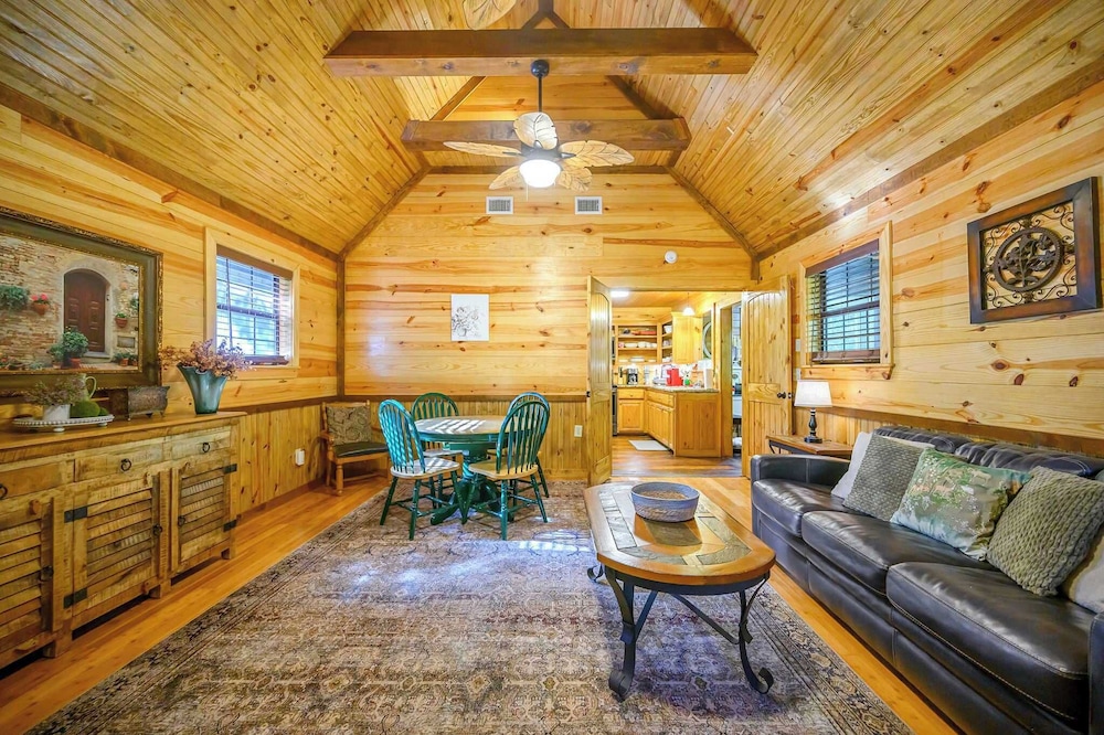 Sunset Ridge Cozy Cabin for 6