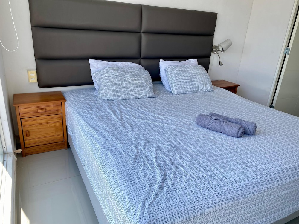 Apartment with Pool, Gym & A/C (507)