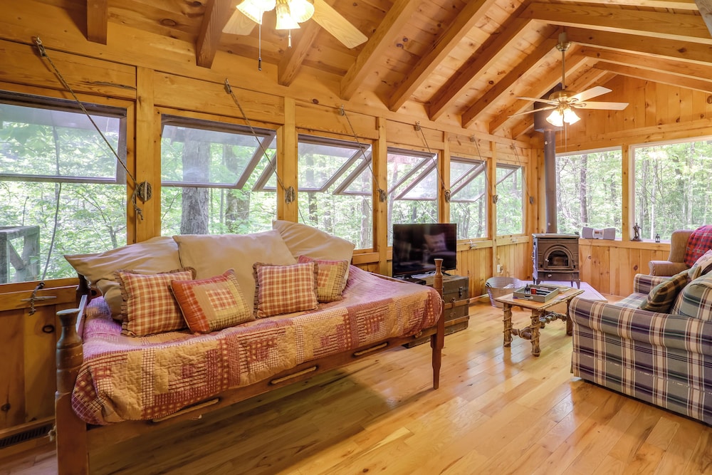 Hike, Soak & Unwind in Nature: Blue Ridge Cabin