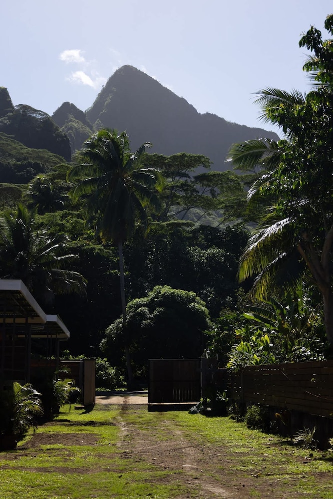 Fare Hani in Moorea-maiao