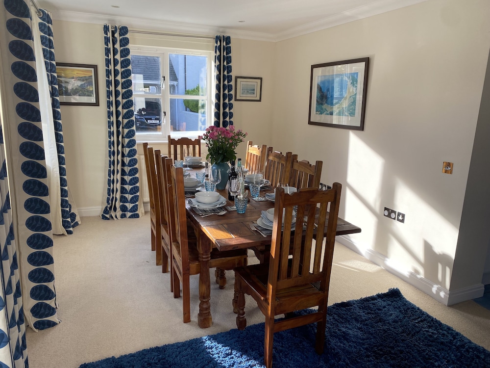 3 Strawberry Close