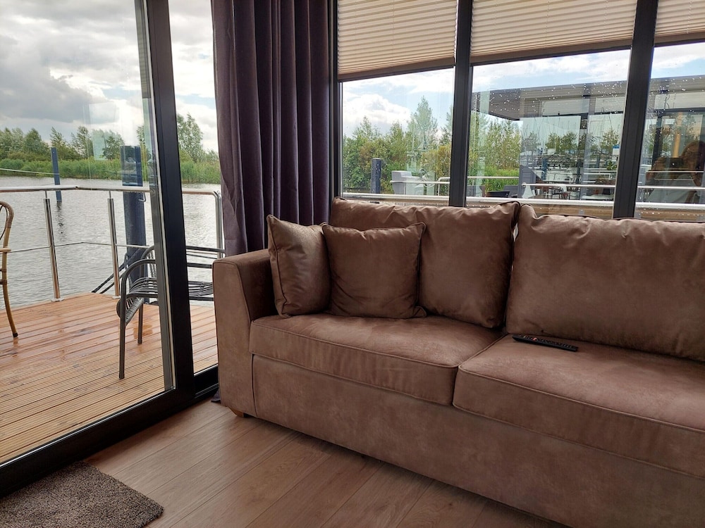 Luxury Houseboat in Volendam Marina, photo 17