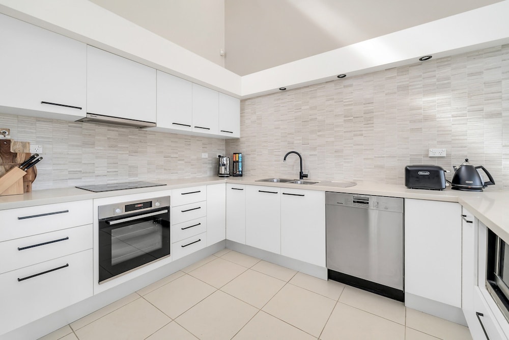 3-bed With Beach Views and Entertainment Area