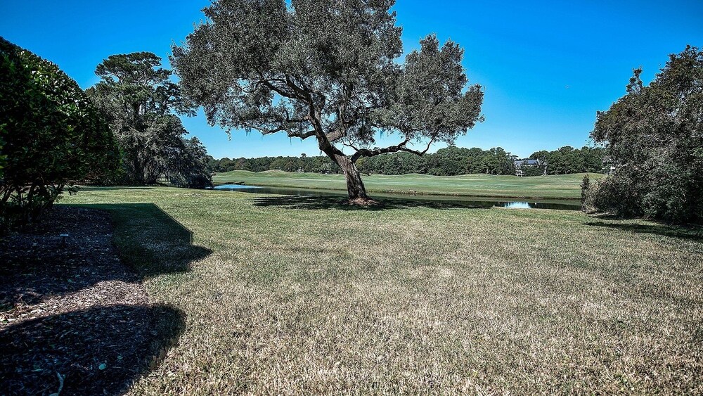 Looking For A Cozy Villa Located Next To The Golf Course? Good Trouble Is Your Answer! 3 Bedroom Villa by Peace Vacations view 4