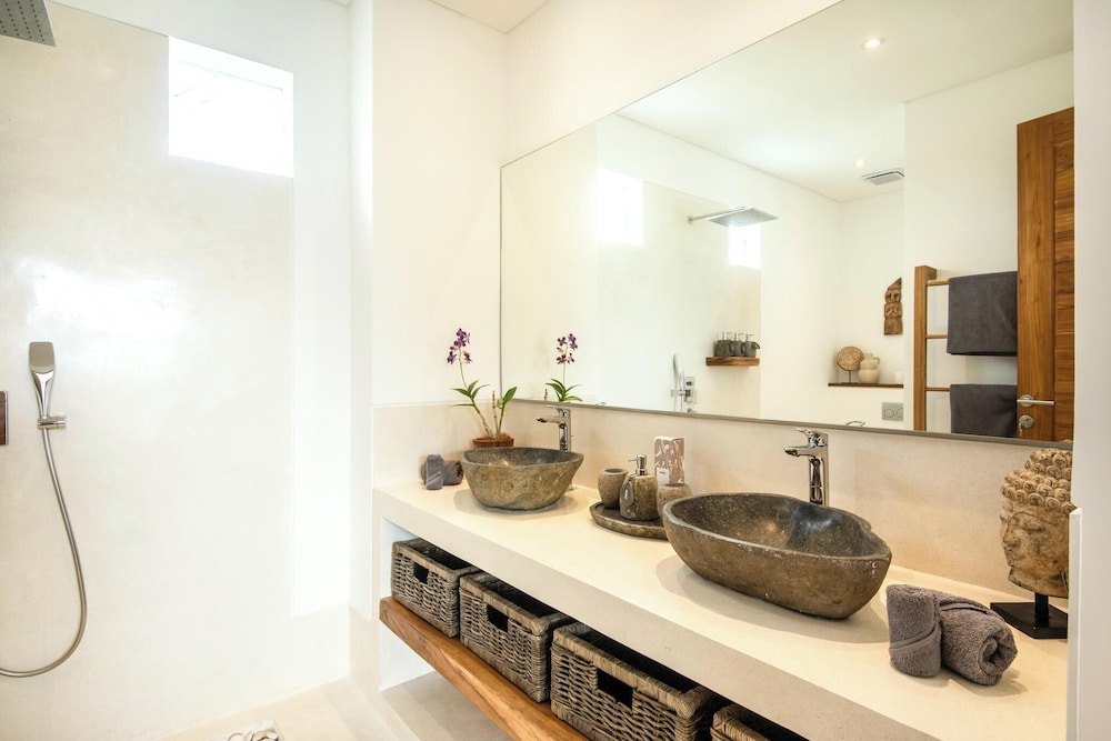 Brand New 4br Villa 400 to Finns Canggu