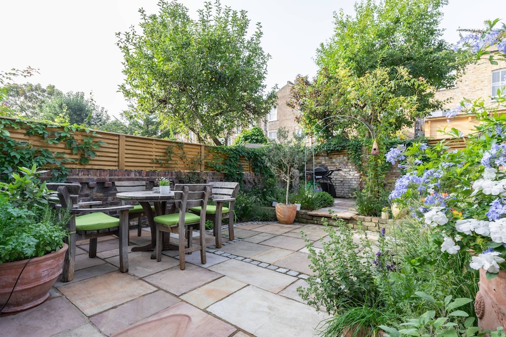 Willes Road II by Onefinestay