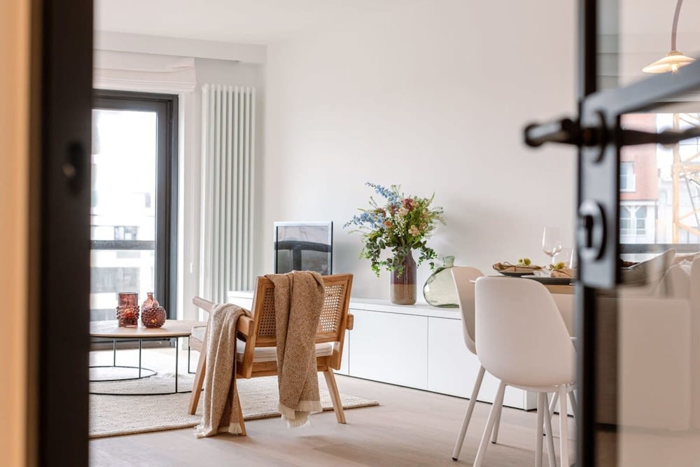 Renovated Apartment With sea View and Parking