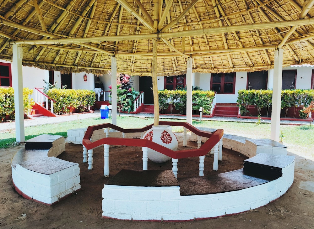 Sands Courtyard