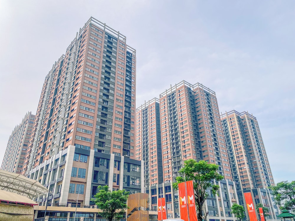 Tidy Warm Toned 2Br Apartment Meikarta
