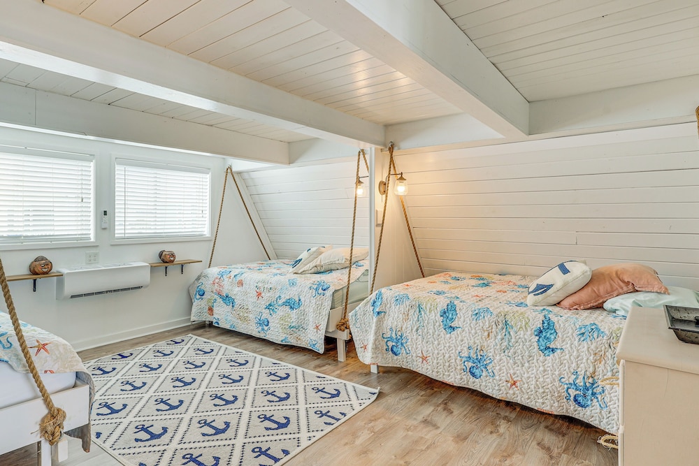 Unique A-frame Beach House: 'the Beacon at Oib'