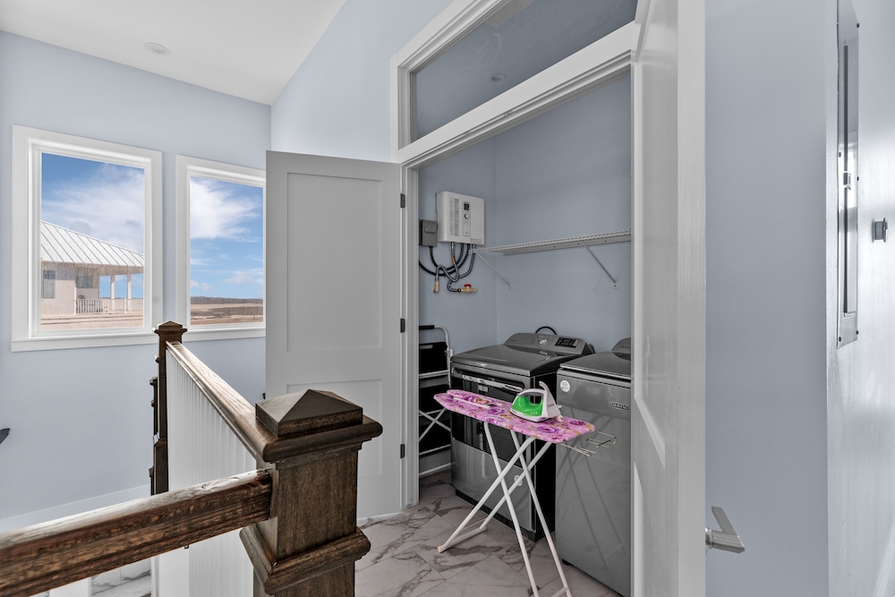 Ahh Da Sea - Waterfront, Backyard Ramp To Jetty & Laguna 3 Bedroom Home