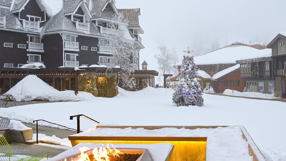 Selkirk Lodge